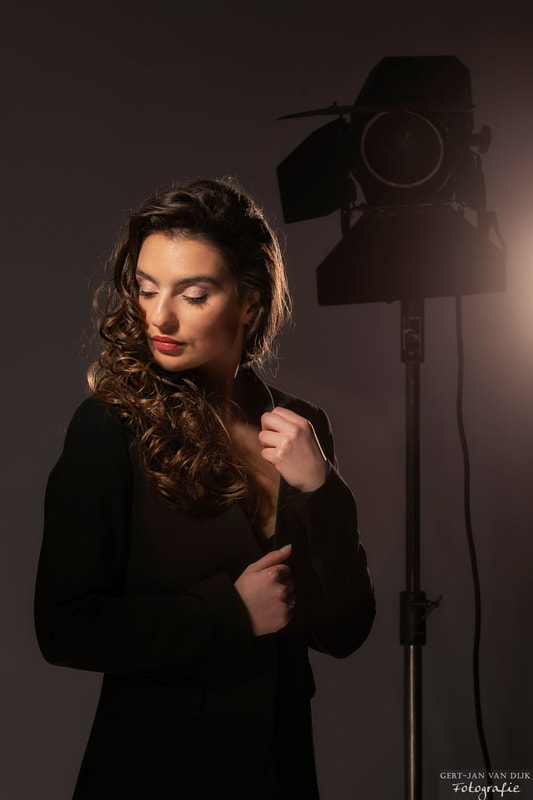Hollywood Glamour fotoshoot met het sexy fotomodel Rosanne in de studio in Amersfoort