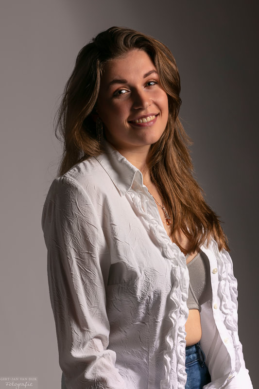 fotomodel in de studio, portret van een jonge vrouw
