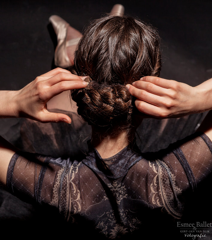 Ballet fotoschoot met fotomodel / ballerina Iris in de studio, klik op de foto voor meer foto's