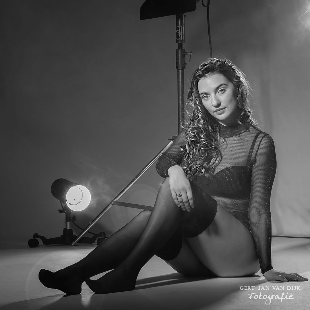Hollywood Glamour fotoshoot met het sexy fotomodel Rosanne in de studio in Amersfoort